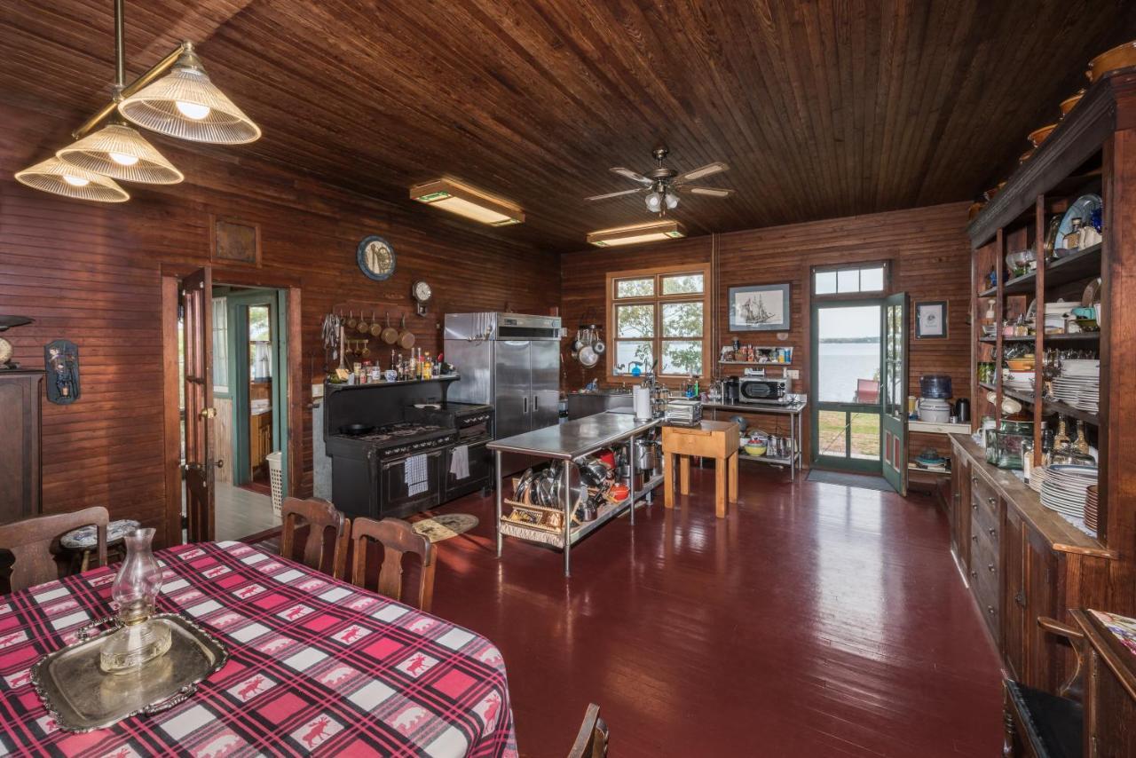 Whiskey River Cottages Formerly Seaway Slips เคลย์ตัน ภายนอก รูปภาพ