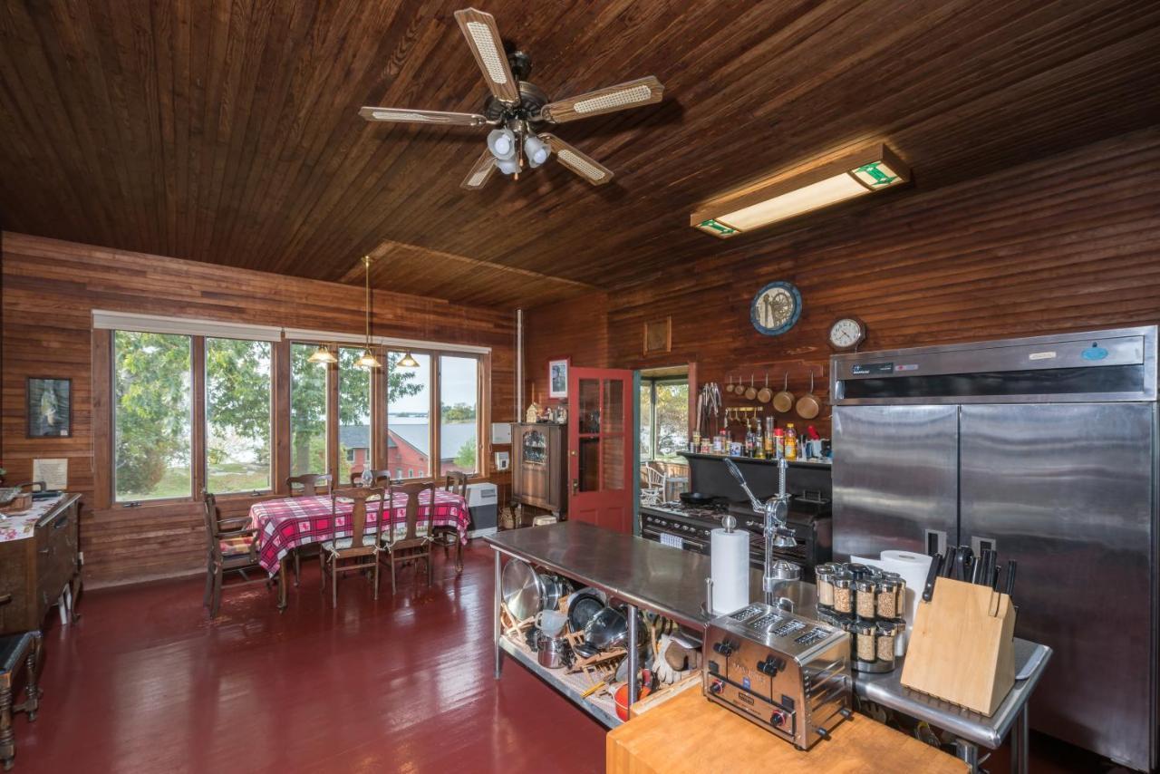 Whiskey River Cottages Formerly Seaway Slips เคลย์ตัน ภายนอก รูปภาพ